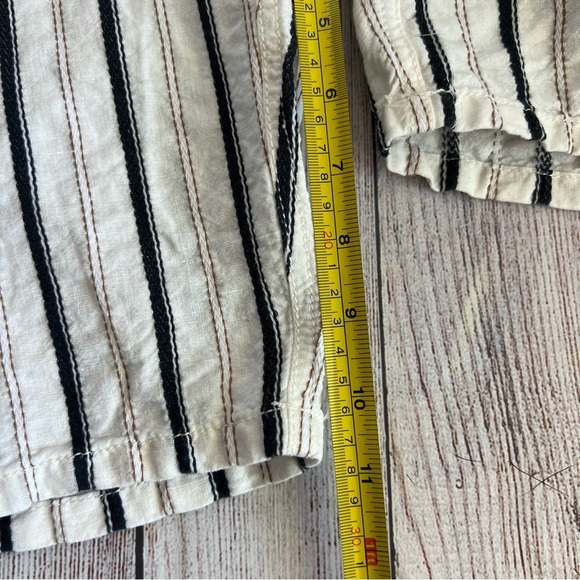 LOFT Ann Taylor Linen Blend Striped Shorts 6 - Picture 3 of 7